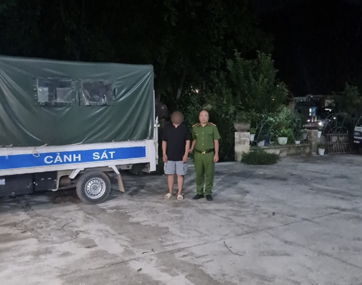 Công an triệu tập đối tượng bạo hành vợ trước mặt con nhỏ ở Hà Giang- Ảnh 2.