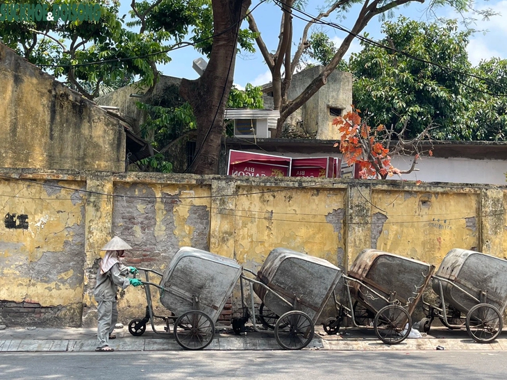 Người dân chật vật mưu sinh dưới nắng nóng oi bức- Ảnh 5.