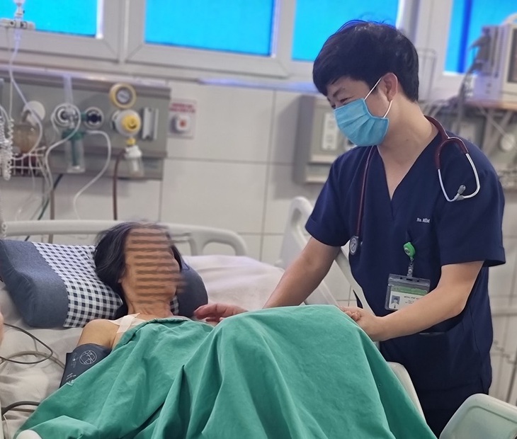 Chỉ 1 vết đốt nhỏ, người phụ nữ bị sốt 1 tuần, nhập viện trong tình trạng 'thập tử nhất sinh'- Ảnh 2. Chỉ 1 vết đốt nhỏ, người phụ nữ bị sốt 1 tuần, nhập viện trong tình trạng 'thập tử nhất sinh'- Ảnh 2.