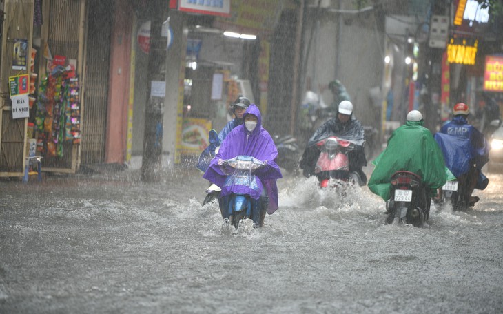 Chuyên gia cảnh báo mưa rất lớn đêm 14/6, có thể kèm theo lũ quét, sạt lở đất