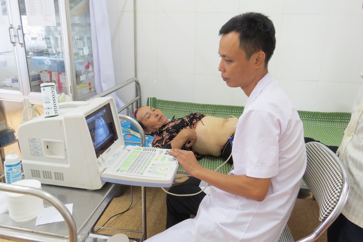 Khám, cấp phát thuốc miễn phí cho bà con vùng biên viễn xứ Nghệ- Ảnh 2. Khám, cấp phát thuốc miễn phí cho bà con vùng biên viễn xứ Nghệ- Ảnh 2.