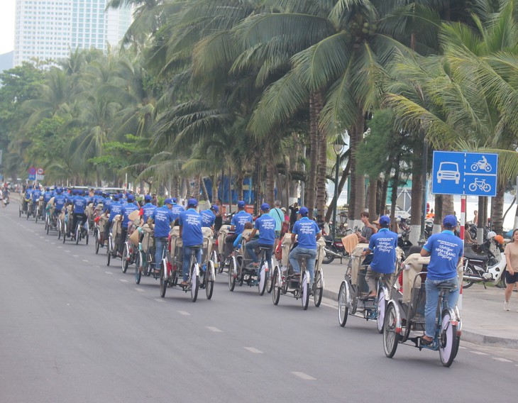 Ấn tượng cuộc diễu hành áo dài bên bờ biển Nha Trang- Ảnh 6.