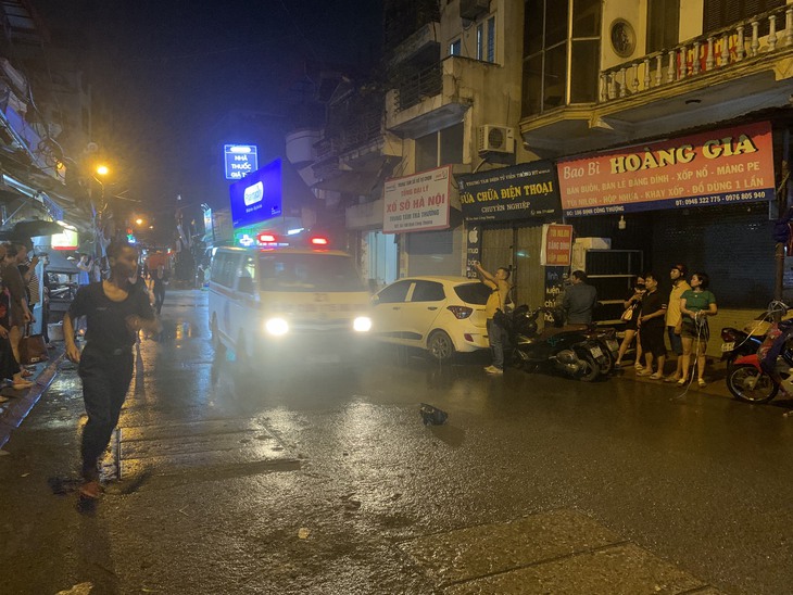 4 người tử vong trong vụ cháy nhà tại Định Công, Hoàng Mai- Ảnh 2. 4 người tử vong trong vụ cháy nhà tại Định Công, Hoàng Mai- Ảnh 2.