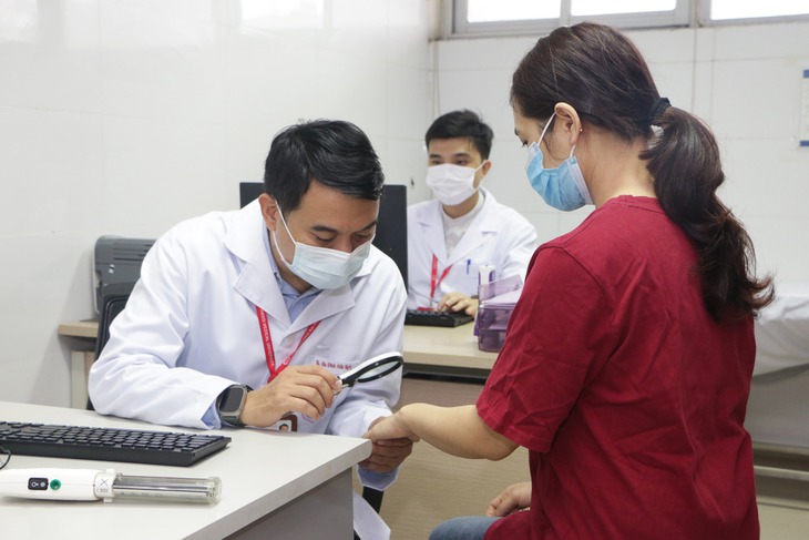 7 dấu hiệu cảnh báo bạn có thể mắc căn bệnh 'rắc hoa giấy'- Ảnh 1.
