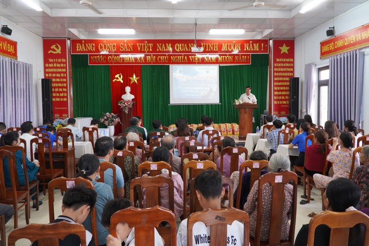 Đoàn công tác Bộ Y tế khám bệnh miễn phí, tặng quà cho người dân Quảng Nam- Ảnh 2.
