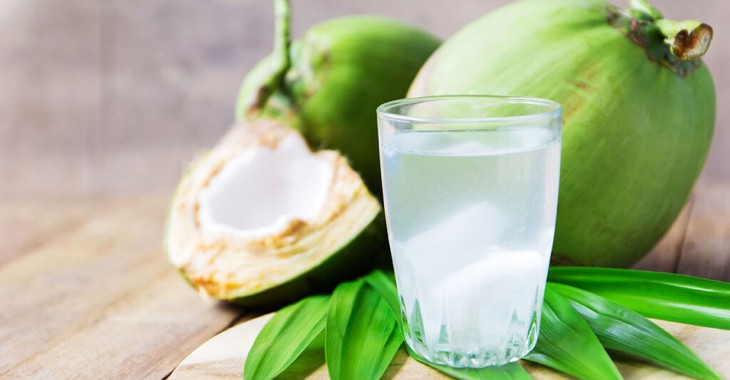 Lý do bạn nên uống nước dừa khi nắng nóng- Ảnh 1.