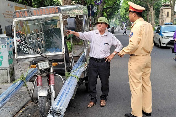 5 tổ công tác đặc biệt của Công an Hà Nội xử lý gần 3.000 người vi phạm giao thông - Ảnh 6. 5 tổ công tác đặc biệt của Công an Hà Nội xử lý gần 3.000 người vi phạm giao thông - Ảnh 6.