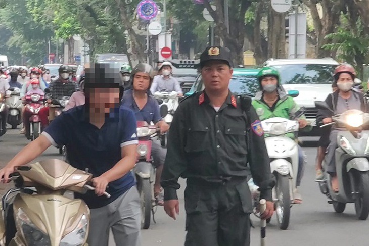 5 tổ công tác đặc biệt của Công an Hà Nội xử lý gần 3.000 người vi phạm giao thông - Ảnh 5. 5 tổ công tác đặc biệt của Công an Hà Nội xử lý gần 3.000 người vi phạm giao thông - Ảnh 5.