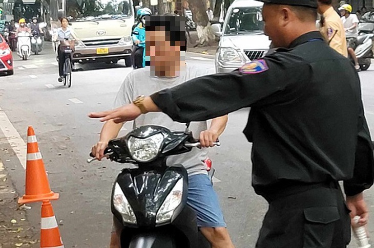 5 tổ công tác đặc biệt của Công an Hà Nội xử lý gần 3.000 người vi phạm giao thông - Ảnh 3. 5 tổ công tác đặc biệt của Công an Hà Nội xử lý gần 3.000 người vi phạm giao thông - Ảnh 3.