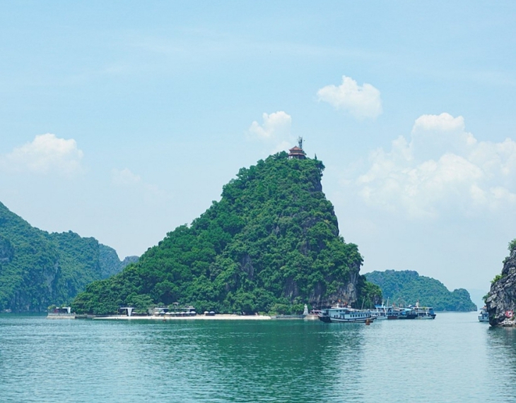 Xác minh tàu du lịch 'bỏ rơi' khách trên vịnh Hạ Long- Ảnh 1.