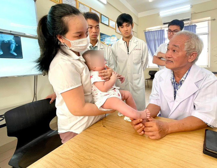Chuyên gia cơ xương khớp sắp đến Khánh Hòa, đăng ký phẫu thuật thế nào?- Ảnh 1.
