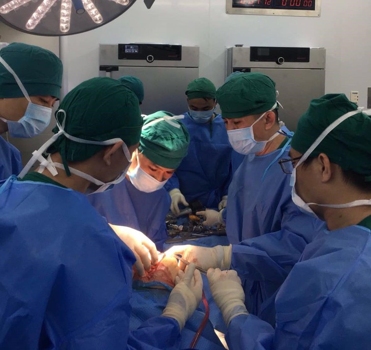 Chuyên gia cơ xương khớp sắp đến Khánh Hòa, đăng ký phẫu thuật thế nào?- Ảnh 2.