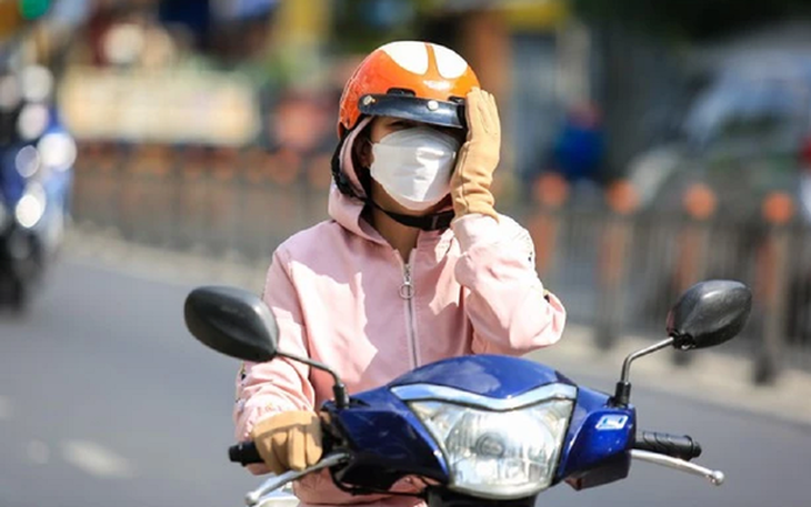 Chuyên gia cảnh báo, nắng nóng cộng với khí áp xuống thấp dễ sốc nhiệt
