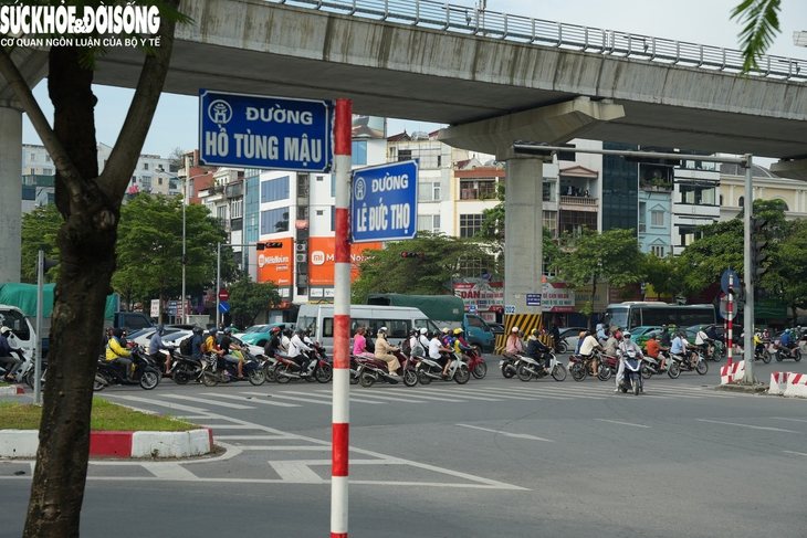 Cận cảnh các 'điểm đen' ùn tắc ở Hà Nội sau hàng loạt giải pháp- Ảnh 2.