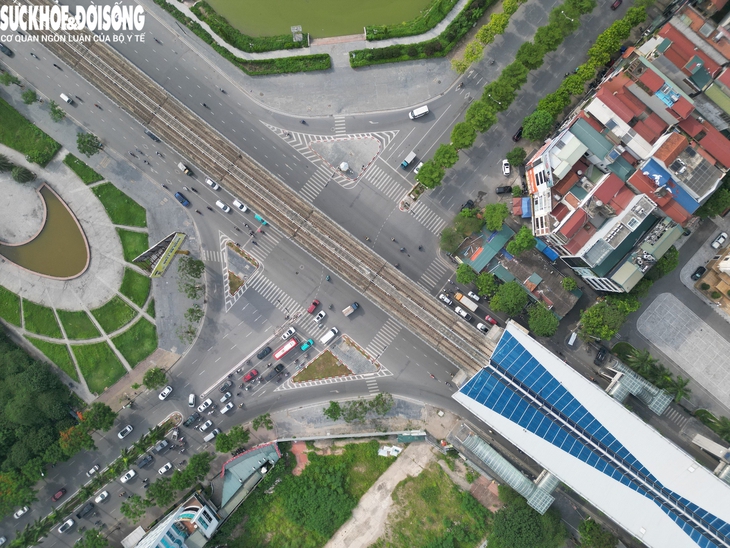 Cận cảnh các 'điểm đen' ùn tắc ở Hà Nội sau hàng loạt giải pháp- Ảnh 1.