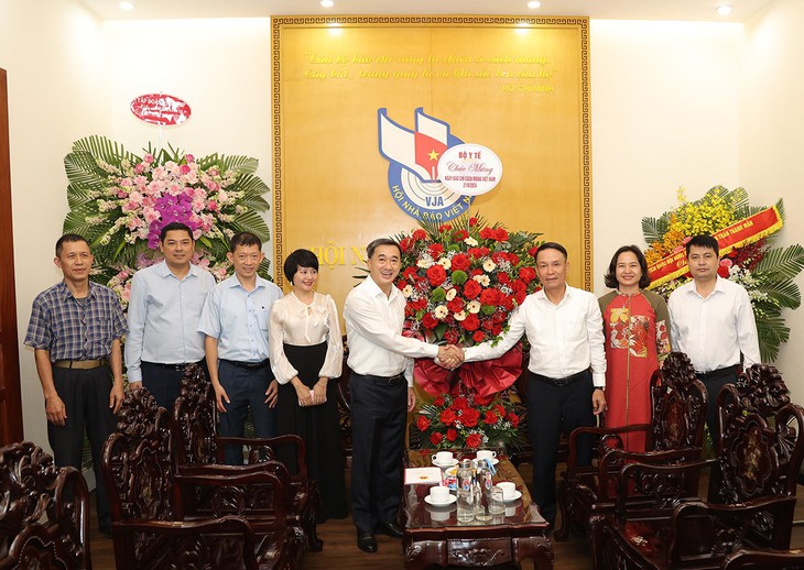 Lãnh đạo Bộ Y tế chúc mừng Hội Nhà báo và các cơ quan thông tấn, báo chí, truyền hình- Ảnh 1. Lãnh đạo Bộ Y tế chúc mừng Hội Nhà báo và các cơ quan thông tấn, báo chí, truyền hình- Ảnh 1.