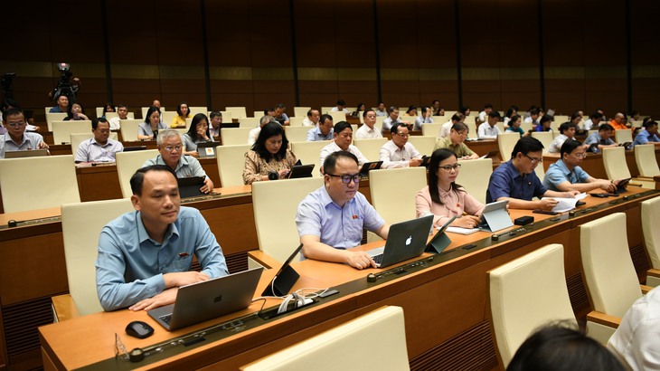 Sửa đổi Luật Dược nhằm bảo đảm người dân được tiếp cận thuốc chất lượng, kịp thời, giá hợp lý- Ảnh 3. Sửa đổi Luật Dược nhằm bảo đảm người dân được tiếp cận thuốc chất lượng, kịp thời, giá hợp lý- Ảnh 3.
