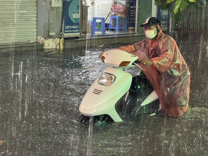 Dự báo Hà Nội sắp mưa kèm dông lốc, có thể xuất hiện mưa đá- Ảnh 2. Dự báo Hà Nội sắp mưa kèm dông lốc, có thể xuất hiện mưa đá- Ảnh 2.