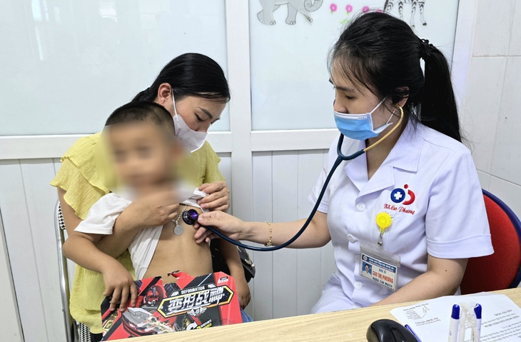 Khoảng 30% trẻ em đến khám phải nhập viện điều trị, chủ yếu do sốt virus, bệnh lý về đường hô hấp, viêm phổi, viêm phế quản, viêm V.A, bệnh lý về da, dị ứng, tiêu chảy.