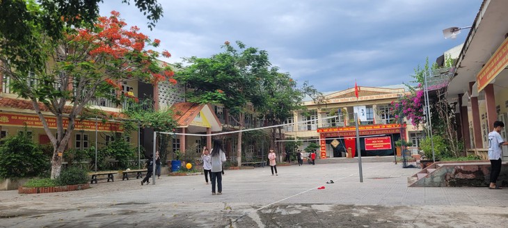 UBKT vào cuộc vụ nhiều người nhà lãnh đạo huyện ‘đi lạc’ vào trường dân tộc nội trú- Ảnh 1. UBKT vào cuộc vụ nhiều người nhà lãnh đạo huyện ‘đi lạc’ vào trường dân tộc nội trú- Ảnh 1.