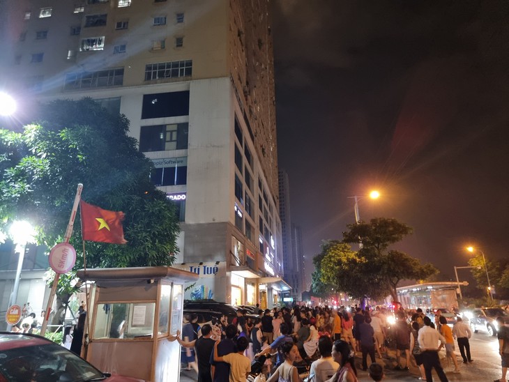 Video: Cháy căn hộ chung cư ở Nam Từ Liêm, khói đen bốc cao- Ảnh 3. Video: Cháy căn hộ chung cư ở Nam Từ Liêm, khói đen bốc cao- Ảnh 3.
