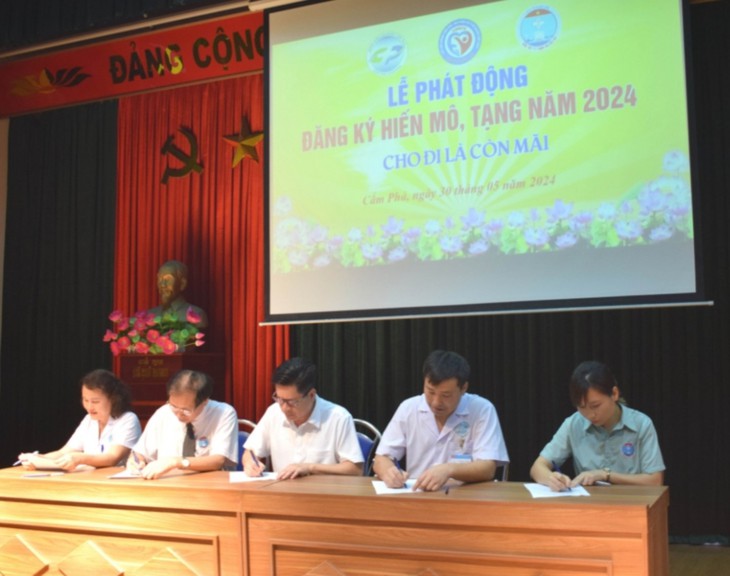  Cán bộ, nhân viên y tế Quảng Ninh đăng ký hiến mô, tạng cứu người- Ảnh 1.