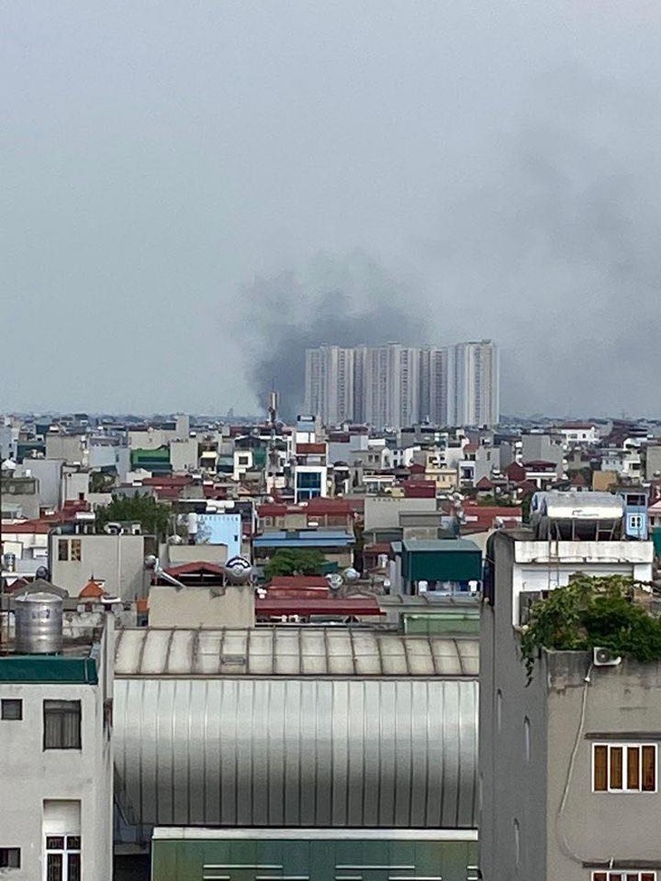 Nổ bình gas tại quận Hà Đông, cột khói bốc cao - Ảnh 2.