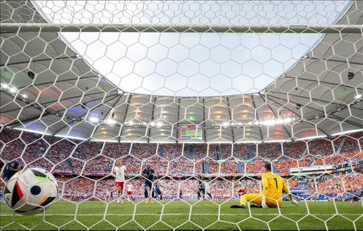 Bộ Công an cảnh báo tội phạm đánh bạc, cá độ mùa EURO 2024- Ảnh 1. Bộ Công an cảnh báo tội phạm đánh bạc, cá độ mùa EURO 2024- Ảnh 1.
