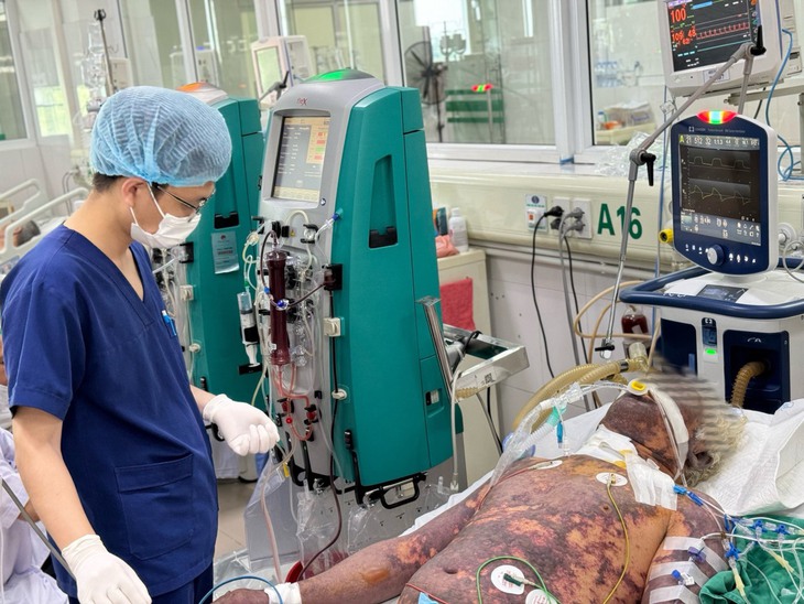 Người đàn ông rơi vào nguy kịch sau khi mổ lợn- Ảnh 2.