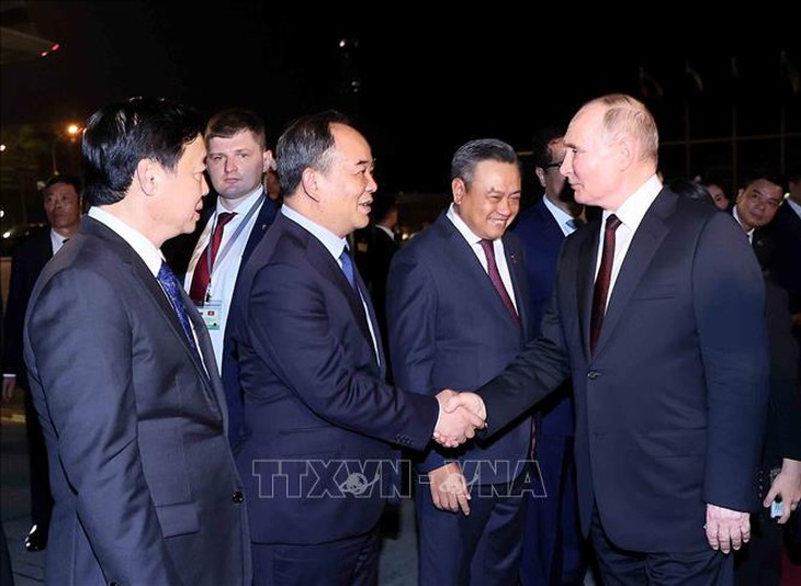 Tổng thống LB Nga Vladimir Putin kết thúc tốt đẹp chuyến thăm cấp Nhà nước tới Việt Nam- Ảnh 2. Tổng thống LB Nga Vladimir Putin kết thúc tốt đẹp chuyến thăm cấp Nhà nước tới Việt Nam- Ảnh 2.