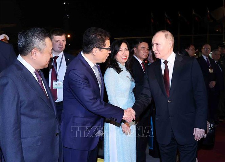Tổng thống LB Nga Vladimir Putin kết thúc tốt đẹp chuyến thăm cấp Nhà nước tới Việt Nam- Ảnh 3. Tổng thống LB Nga Vladimir Putin kết thúc tốt đẹp chuyến thăm cấp Nhà nước tới Việt Nam- Ảnh 3.