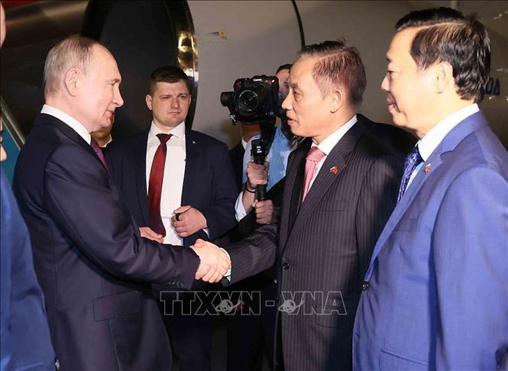 Tổng thống LB Nga Vladimir Putin bắt đầu chuyến thăm cấp Nhà nước tới Việt Nam- Ảnh 2. Tổng thống LB Nga Vladimir Putin bắt đầu chuyến thăm cấp Nhà nước tới Việt Nam- Ảnh 2.