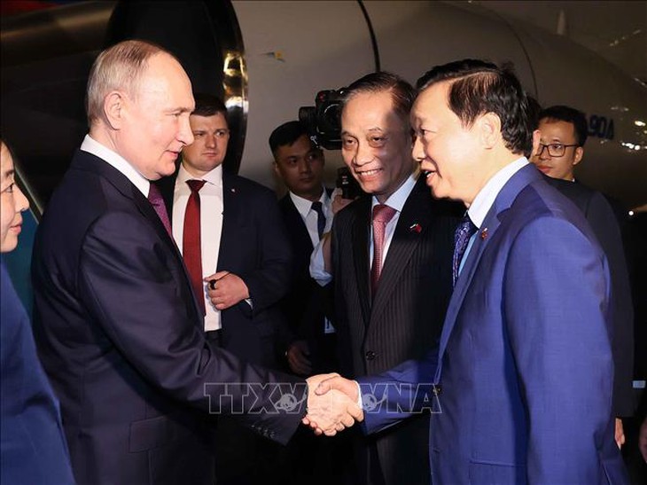 Tổng thống LB Nga Vladimir Putin bắt đầu chuyến thăm cấp Nhà nước tới Việt Nam- Ảnh 3. Tổng thống LB Nga Vladimir Putin bắt đầu chuyến thăm cấp Nhà nước tới Việt Nam- Ảnh 3.
