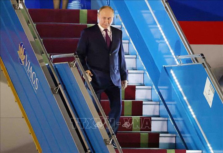 Tổng thống LB Nga Vladimir Putin bắt đầu chuyến thăm cấp Nhà nước tới Việt Nam- Ảnh 1. Tổng thống LB Nga Vladimir Putin bắt đầu chuyến thăm cấp Nhà nước tới Việt Nam- Ảnh 1.