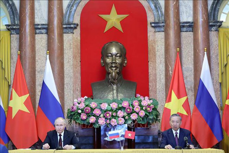 Chủ tịch nước Tô Lâm và Tổng thống Vladimir Putin chứng kiến trao các văn kiện hợp tác Việt - Nga- Ảnh 6. Chủ tịch nước Tô Lâm và Tổng thống Vladimir Putin chứng kiến trao các văn kiện hợp tác Việt - Nga- Ảnh 6.