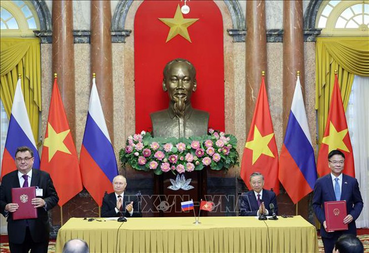 Chủ tịch nước Tô Lâm và Tổng thống Vladimir Putin chứng kiến trao các văn kiện hợp tác Việt - Nga- Ảnh 2. Chủ tịch nước Tô Lâm và Tổng thống Vladimir Putin chứng kiến trao các văn kiện hợp tác Việt - Nga- Ảnh 2.
