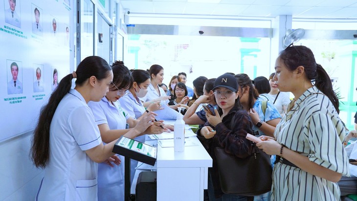 Bệnh viện Mắt Hải Phòng khám, tư vấn miễn phí cho nhà báo, phóng viên- Ảnh 1.