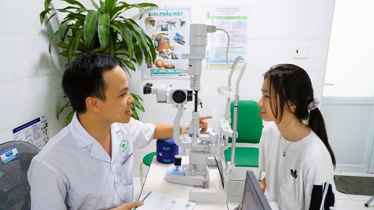 Bệnh viện Mắt Hải Phòng khám, tư vấn miễn phí cho nhà báo, phóng viên- Ảnh 3.