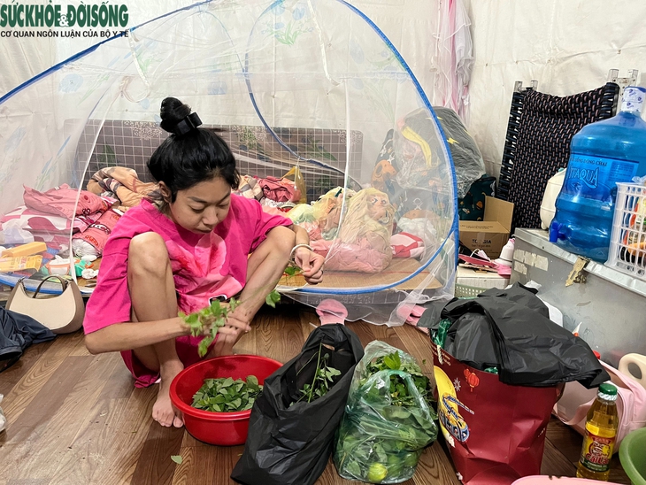 Nắng nóng như đổ lửa, bệnh nhân xóm chạy thận có điều hòa cũng không dám bật vì lo không còn tiền chữa bệnh- Ảnh 4.