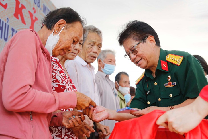 Đại tá - Nhà báo Trần Thế Tuyển: Cả cuộc đời đau đáu với nghiệp cầm bút- Ảnh 2. Đại tá - Nhà báo Trần Thế Tuyển: Cả cuộc đời đau đáu với nghiệp cầm bút- Ảnh 2.