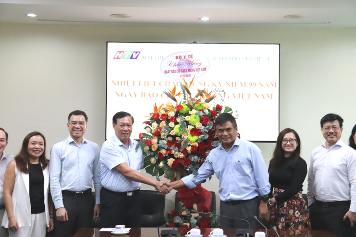 Thứ trưởng Bộ Y tế chúc mừng các cơ quan thông tấn báo chí tại TPHCM- Ảnh 1.