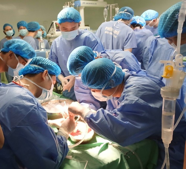 Phú Thọ: Lần đầu tiên lấy tạng từ người cho chết não ghép cho 2 bệnh nhân ở Huế- Ảnh 1. Phú Thọ: Lần đầu tiên lấy tạng từ người cho chết não ghép cho 2 bệnh nhân ở Huế- Ảnh 1.