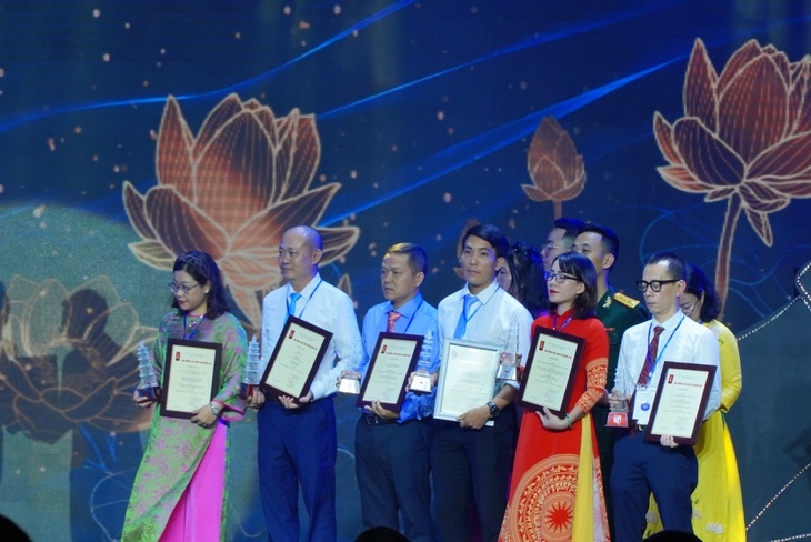 Tác phẩm 'Cho đi là còn mãi' của Báo Sức khỏe và Đời sống đoạt giải B Giải Báo chí Quốc gia lần thứ 18- Ảnh 4.