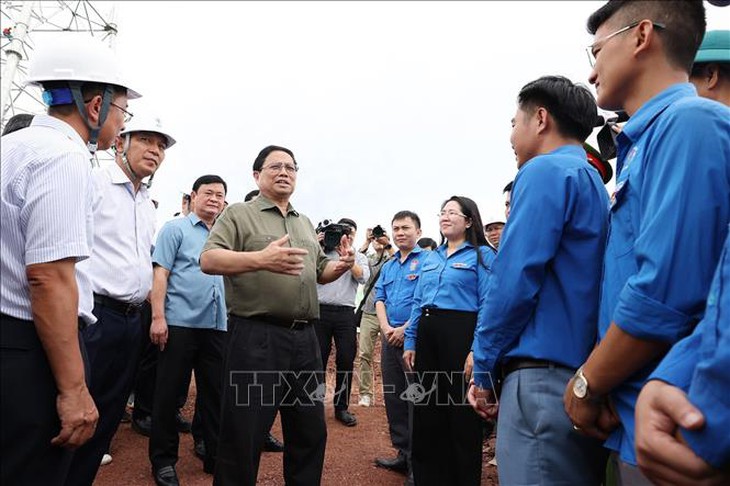 Thủ tướng Phạm Minh Chính: Mở đợt thi đua nước rút hoàn thành xây dựng Đường dây 500kV mạch 3- Ảnh 1. Thủ tướng Phạm Minh Chính: Mở đợt thi đua nước rút hoàn thành xây dựng Đường dây 500kV mạch 3- Ảnh 1.