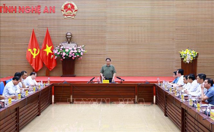 Thủ tướng Phạm Minh Chính: Mở đợt thi đua nước rút hoàn thành xây dựng Đường dây 500kV mạch 3- Ảnh 4. Thủ tướng Phạm Minh Chính: Mở đợt thi đua nước rút hoàn thành xây dựng Đường dây 500kV mạch 3- Ảnh 4.