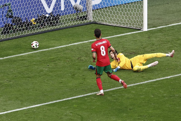 Kết quả EURO 2024: Lịch sử gọi tên kỷ lục gia Ronaldo khi Bồ Đào Nha sớm đoạt vé đi tiếp- Ảnh 1. Kết quả EURO 2024: Lịch sử gọi tên kỷ lục gia Ronaldo khi Bồ Đào Nha sớm đoạt vé đi tiếp- Ảnh 1.