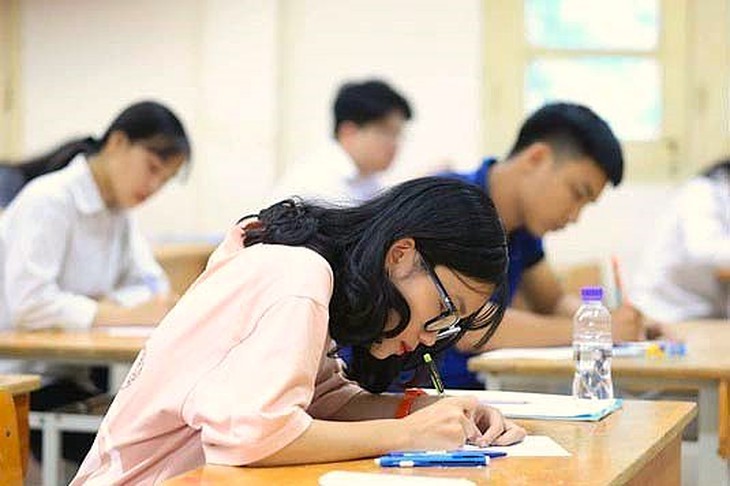 Bộ Y tế yêu cầu bảo đảm cấp cứu, an toàn thực phẩm, vệ sinh môi trường cho kỳ thi tốt nghiệp THPT 2024- Ảnh 1.