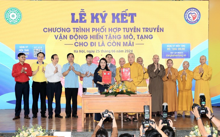 Thứ trưởng Bộ Y tế: 'Hiến tặng mô, tạng là đang gieo những hạt giống của lòng từ bi và tình thương'- Ảnh 1. Thứ trưởng Bộ Y tế: 'Hiến tặng mô, tạng là đang gieo những hạt giống của lòng từ bi và tình thương'- Ảnh 1.