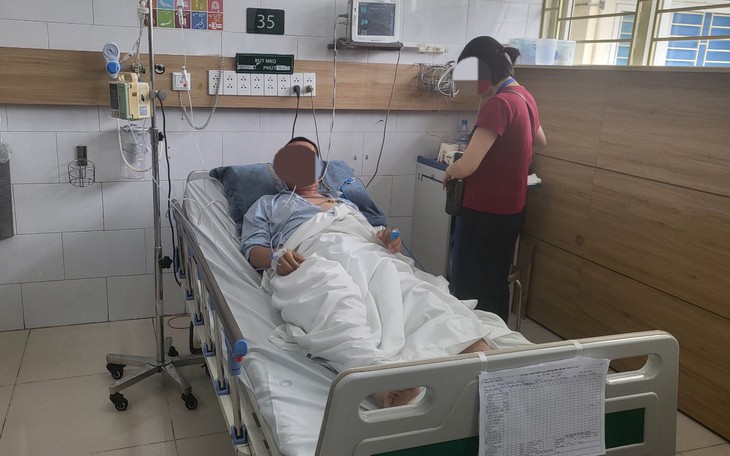 Sốc nhiệt phải lọc máu vì làm việc liên tục 2 giờ dưới nắng nóng