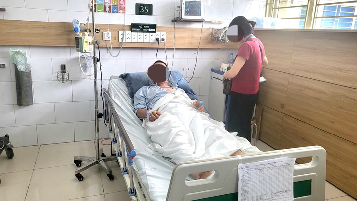 Sốc nhiệt phải lọc máu vì làm việc liên tục 2 giờ dưới nắng nóng- Ảnh 1. Sốc nhiệt phải lọc máu vì làm việc liên tục 2 giờ dưới nắng nóng- Ảnh 1.